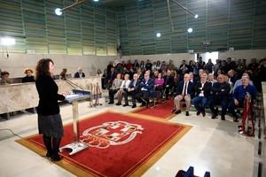 29 funcionarios y empleados municipales reciben el Escudo de Oro