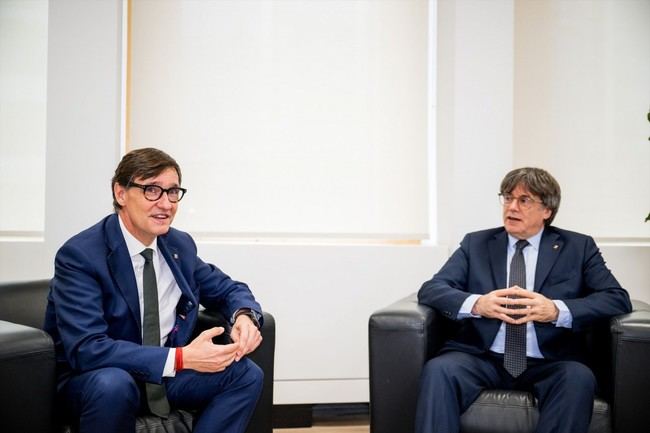 Illa y Puigdemont se reúnen en Bruselas para dialogar sobre democracia