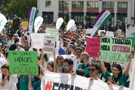 Sanidad enfrenta críticas por falta de acción en conflicto laboral y se mantiene la huelga