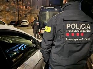 Hombre enfrenta juicio por agredir a su expareja e incendiar su casa