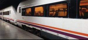 Evacúan a 50 pasajeros de un tren detenido en Girona