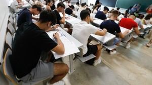 Aumentan las notas de corte en la nueva PAU para miles de estudiantes