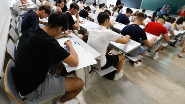 Aumentan las notas de corte en la nueva PAU para miles de estudiantes
