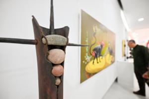 El arte del reciclaje de Cristóbal Avilés conquista la capital de Almería