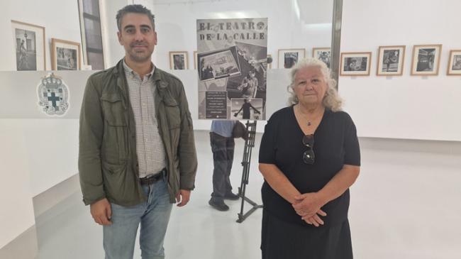 27 imágenes en blanco y negro reflejan la vida urbana de Almería