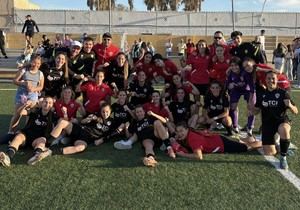 Almería arrasa y se acerca al ascenso