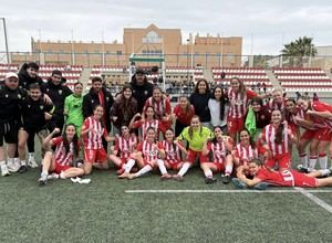 Almería arrasa y se clasifica para los play-off