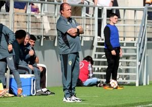 Decepción por el playoff: Lasarte analiza la temporada del Almería B