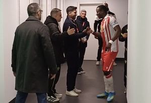 Al Khereiji apoya al equipo en Santander