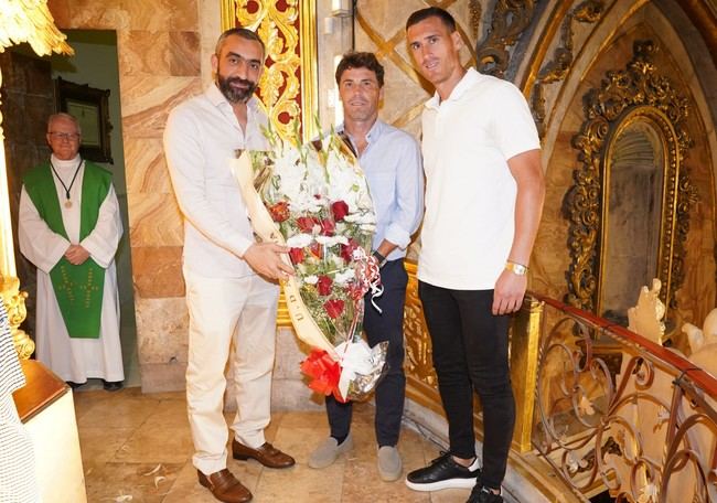 UD Almería rinde homenaje a la Virgen del Mar antes de la temporada