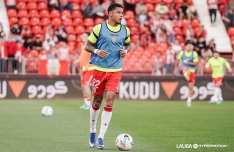 Chirino se pierde el derbi en Granada por roja final