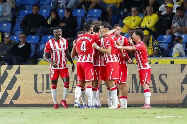Almería suma otra victoria en Gran Canaria