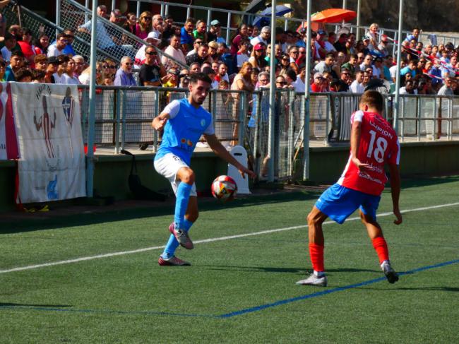 Primera derrota en un derbi de 'polis' y situación apurada