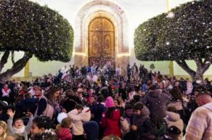 Dalías da la bienvenida a la Navidad con su primer encendido navideño