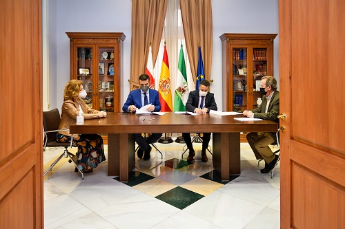 El alcalde firma el nuevo contrato del Servicio de Ayuda a Domicilio