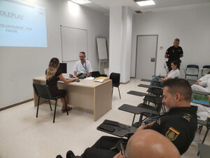 Hospital de Poniente blinda a sus sanitarios con formación policial frente a los ataques violentos