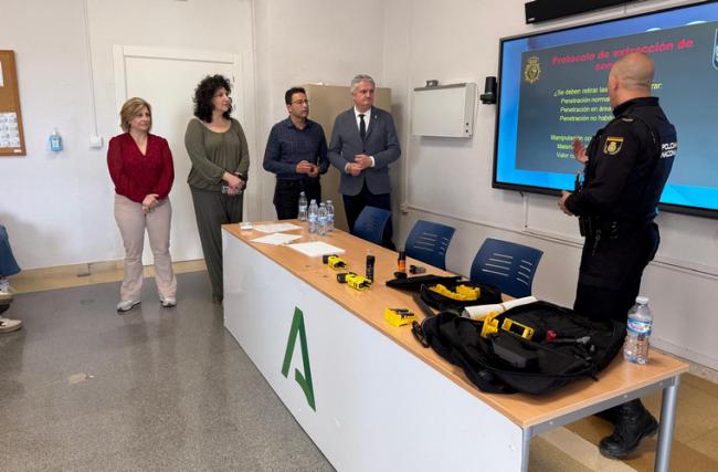 Formación de sanitarios en Almería sobre heridas por pistola Taser