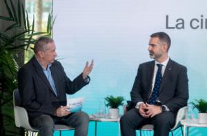 Fernández-Pacheco recuerda que el Gobierno central tiene pendientes dos desaladoras en Almería