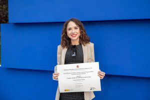 Premian a profesora por innovador dispositivo médico