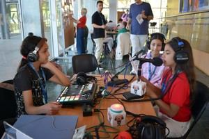 Casi 400 escolares participan en encuentro de radios en la UAL