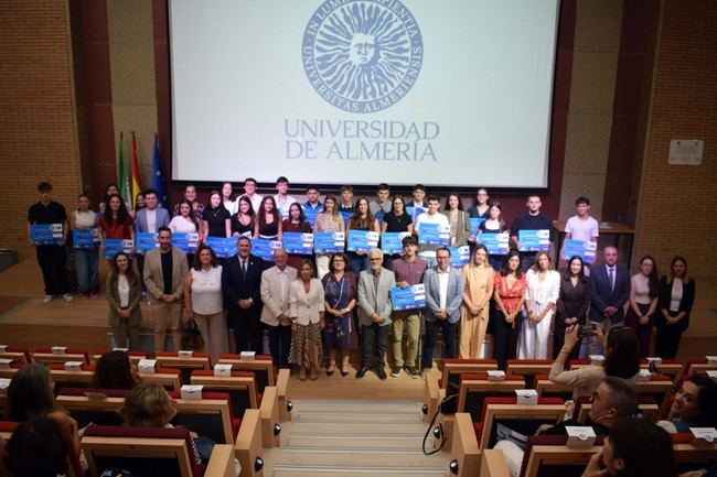 La UAL otorga Becas de Excelencia a estudiantes destacados