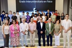 Primera promoción del Grado en Física se presenta en Huelva