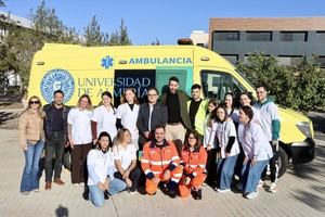 Ciencias de la Salud presenta una ambulancia para formación práctica