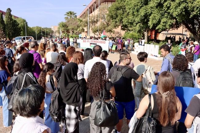 Masiva concentración en apoyo a Palestina en el campus