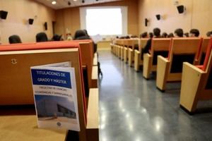 Estudiantes se preparan para la PAU en las Olimpiadas de Economía