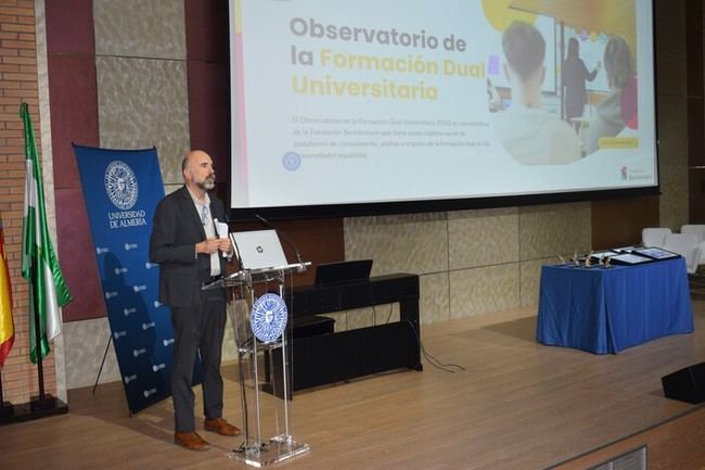 UAL lidera la formación dual universitaria en España
