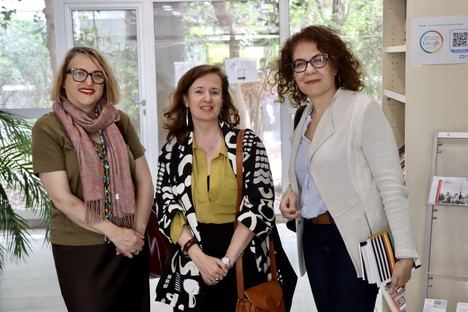 Virginia Fernández comparte la belleza del español con estudiantes universitarios