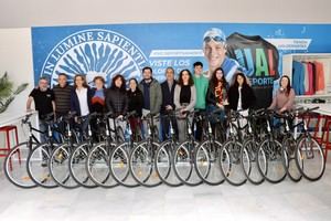 La UAL entrega más bicicletas para fomentar la movilidad sostenible