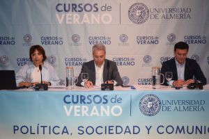 Vicente Vallés y Cayetana Álvarez de Toledo clausuran curso de verano sobre comunicación