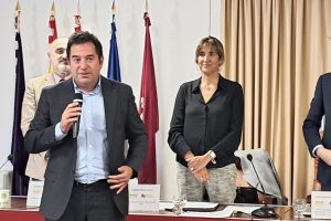 Carlos Vargas Vasserot recibe premio por su trayectoria en Economía Social