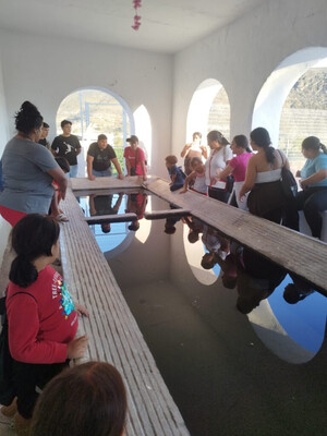 Familias de La Lomilla y La Cimilla visitan la Villa de Vícar en una excursión cultural