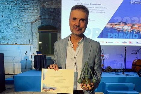 Manuel Berenguel recibe el Premio Nacional de Automática 2025