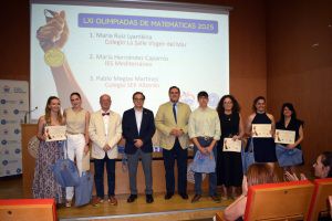 Premian a 15 jóvenes talentos en ciencias experimentales