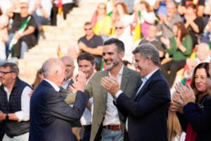 Fernández-Pacheco advierte de que el 17M nos jugamos “la estabilidad o el caos” y “la confianza con Juanma Moreno o la incertidumbre con el PSOE”