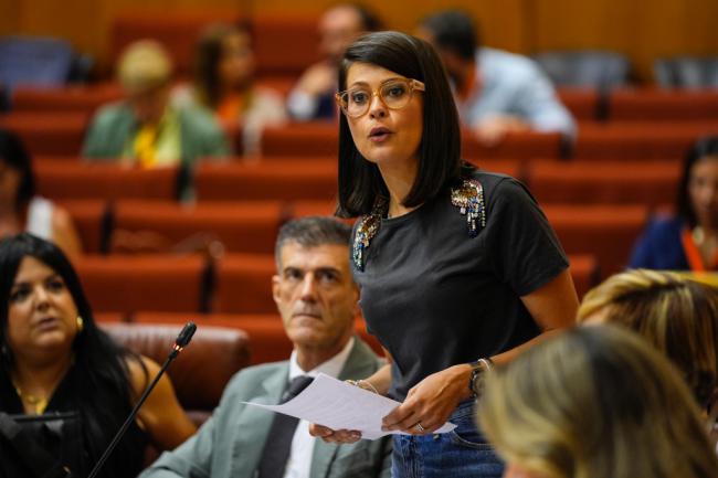 Ángeles Martínez: “Fuimos los últimos en recuperar la luz y los primeros en las mordidas del PSOE”