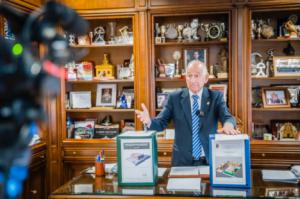 Amat ofrece al Gobierno un local provisional para la Policía Nacional