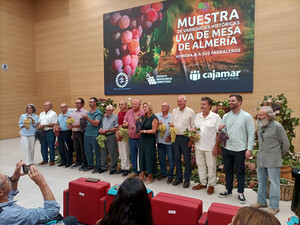 Almería rinde tributo a los parraleros que salvaron la uva tradicional