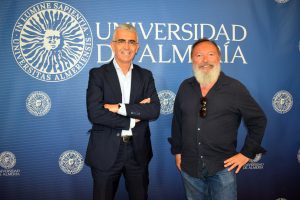 Encuentro de líderes sobre innovación tecnológica en Cursos de Verano