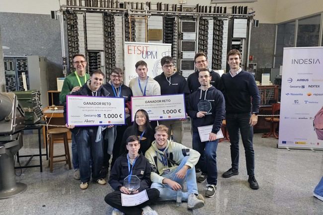 Estudiantes de la UAL triunfan en el II Hackathon de IndesIA