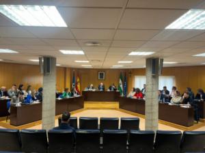 El Pleno de Roquetas de Mar rechaza la imposición obligatoria del menú halal en los colegios