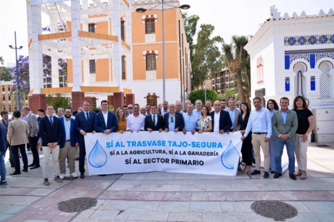 100 alcaldes piden desde Murcia agua para el Levante