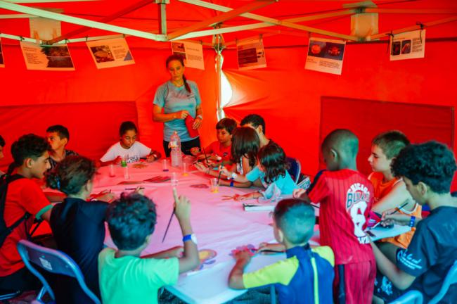 Las playas de Roquetas de Mar se convierten en aulas de aprendizaje sobre seguridad y sostenibilidad