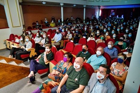 Laynez asiste en el Teatro Apolo a la Gala por el Día de la Salud Mental