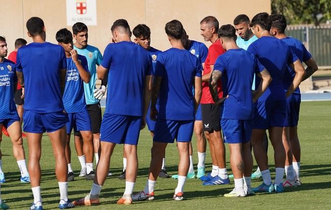 Robertone y Marezi se recuperan y se unen al Almería