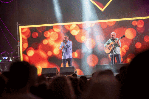 La rumba más castiza reina en la noche del jueves con un vibrante Gasolinera Fest