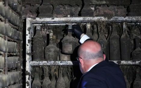 Subastan bodega secreta de Stalin con más de 40,000 botellas ocultas